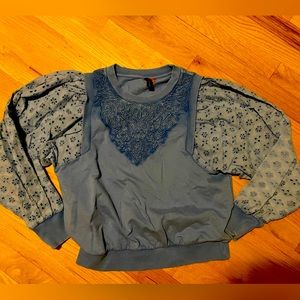 ladies XS too with puffy sleeves